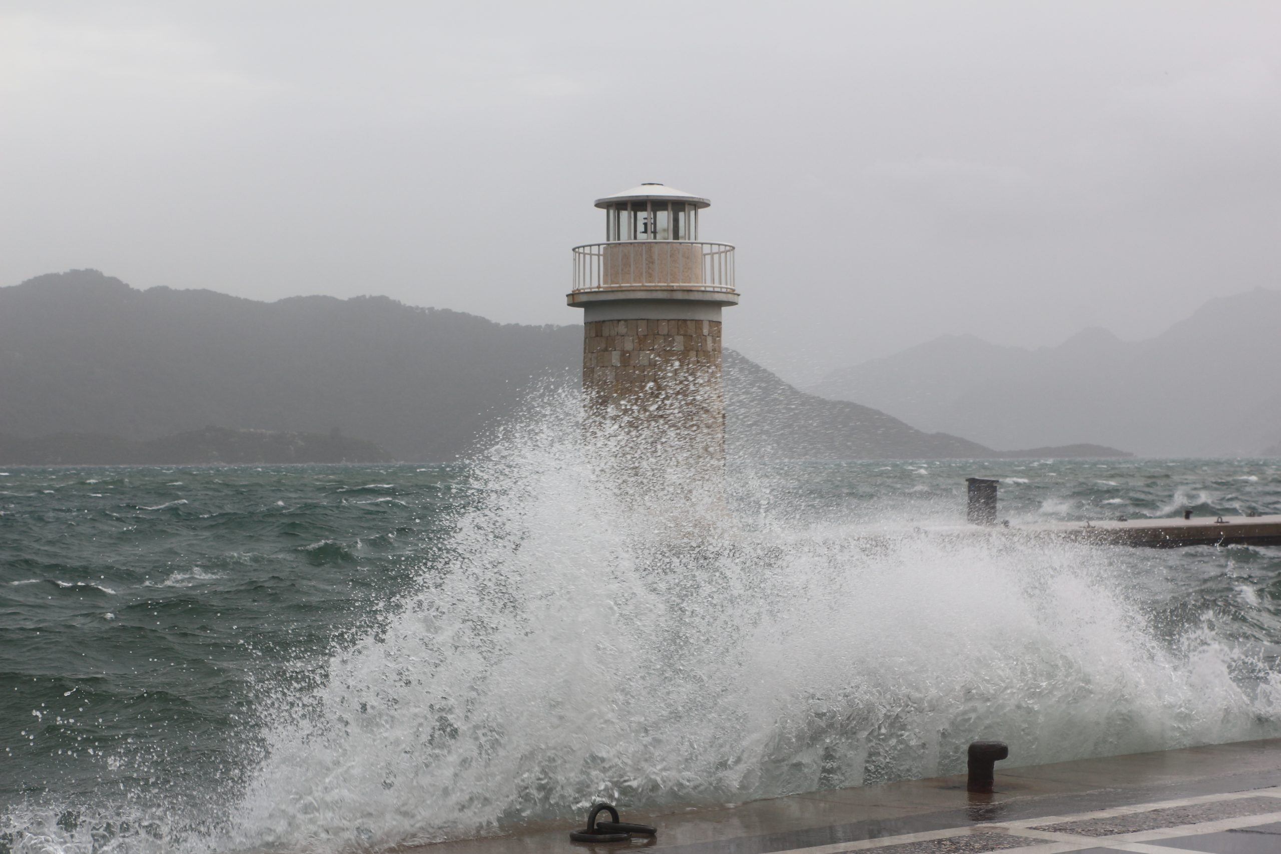 MARMARİS VE BODRUM’DA ETKİLİ FIRTINA