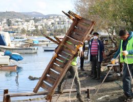 Bodrum’da kaçak iskeleler yıkılıyor