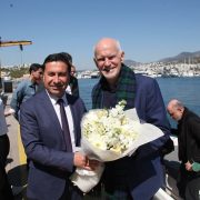 Başkan Aras ile  Papandreu zeybek oynadı