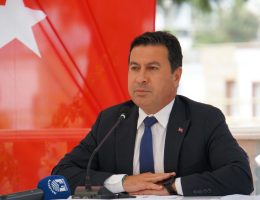 Başkan Aras’tan ‘Alkolsüz aile oteli’ reklamına tepki