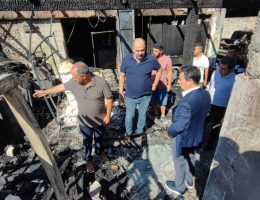 BAŞKAN ARAS, YANGINZEDELERİ ZİYARET ETTİ