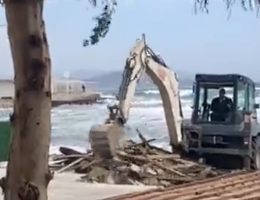 Bodrum’da sahile beton döktüler