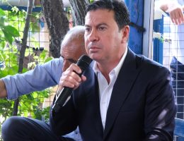 Aras:”Siyaseti halk için yapanların şovlara ayıracak zamanı yoktur. “