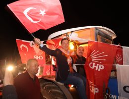 AHMET ARAS, “MAZERET YOK, HİZMET VAR”