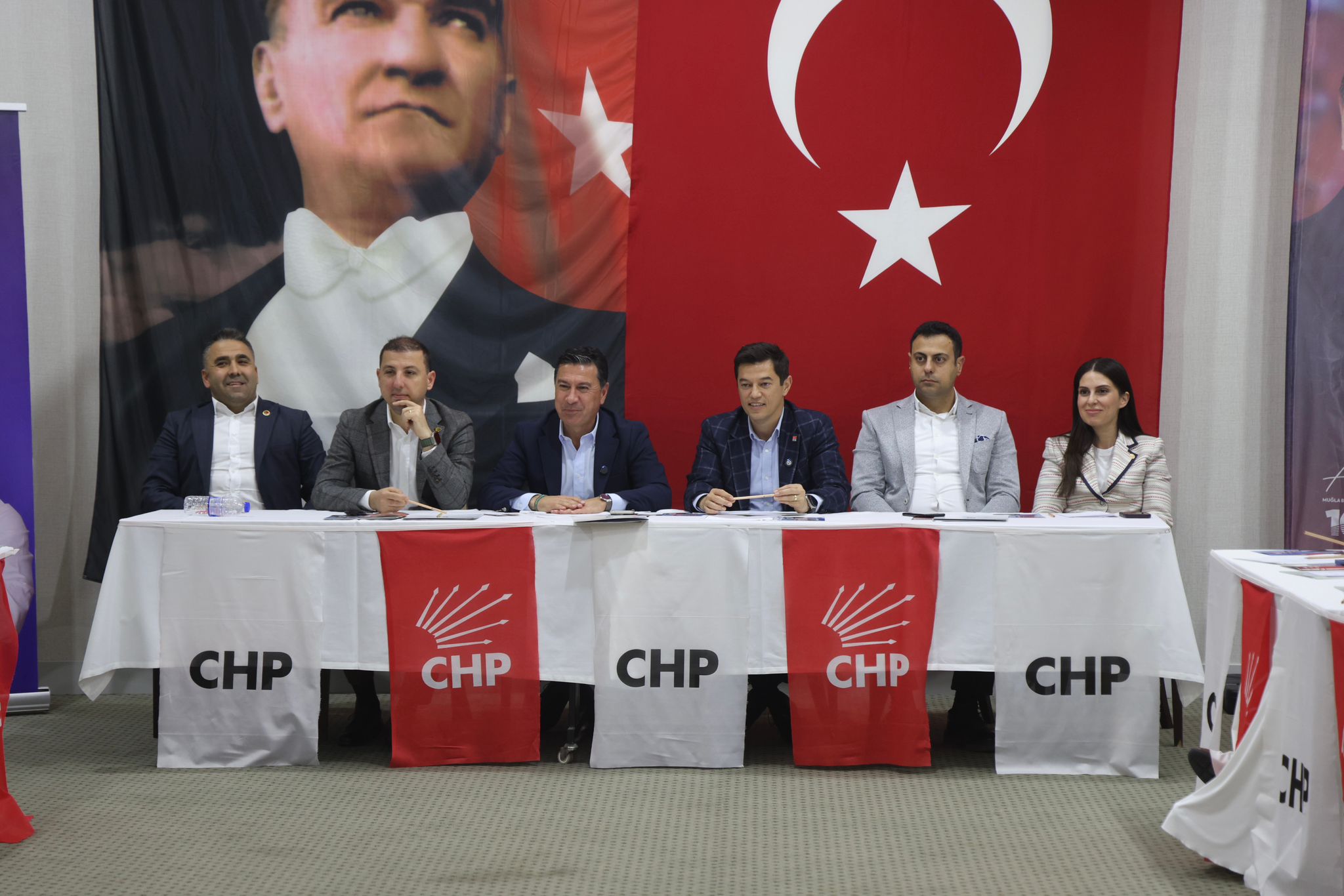 CADDE ÜZERİ OTOPARK İHALESİ YENİLENMEYECEK   