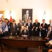 Ahmet Aras mazbatasını aldı