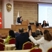 Başkan Aras’tan Öğrencilere Ulaşım Desteği: Menteşe-Akyaka Artık 1 TL