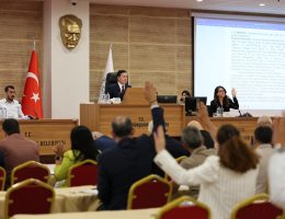 Başkan Aras’tan Öğrencilere Ulaşım Desteği: Menteşe-Akyaka Artık 1 TL