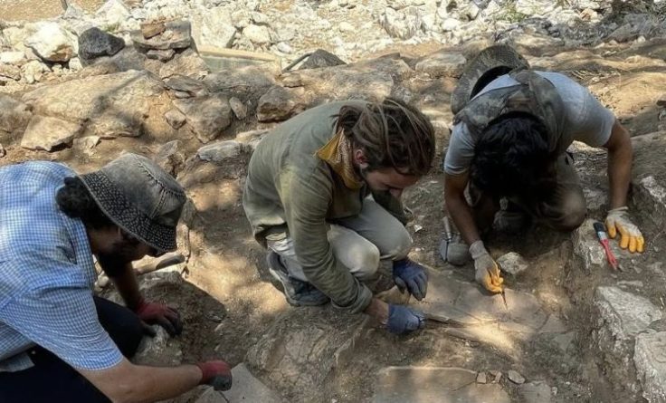 Amos Antik Kentinde 2300 Yıllık Mozaikler ve Sıvalı Duvarlar Ortaya Çıktı